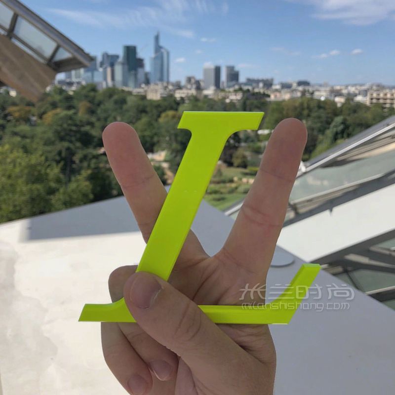 我和大家一樣剛開始的時候?qū)ι莩奁酚X得很浪費錢一個包包上萬塊其他 (4)