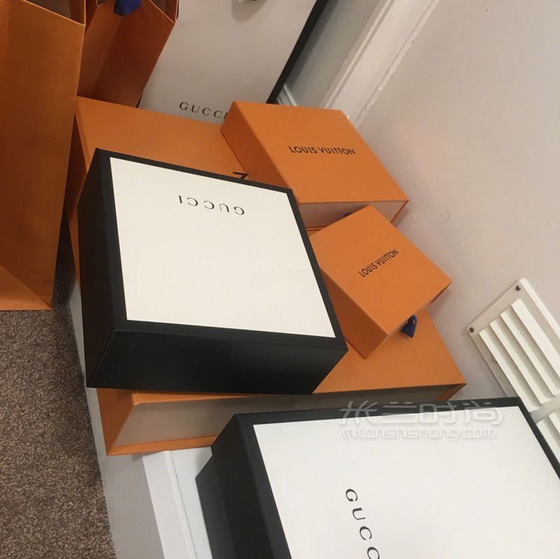 買奢侈品是為了什么？一個(gè)學(xué)生黨的反思_生活記錄_日常片段