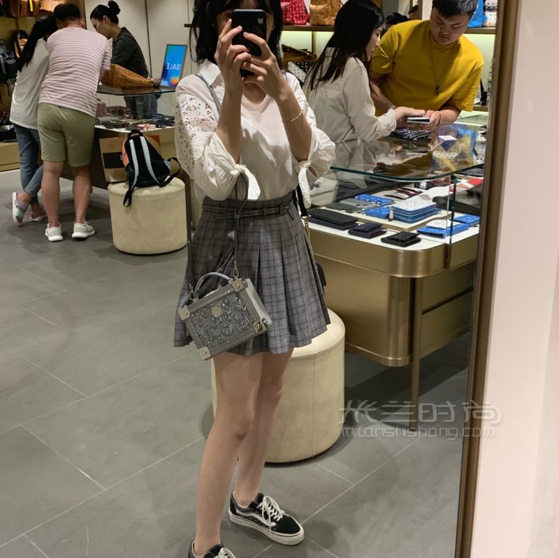 我與17歲第一個(gè)奢侈品包包_時(shí)尚 (4)