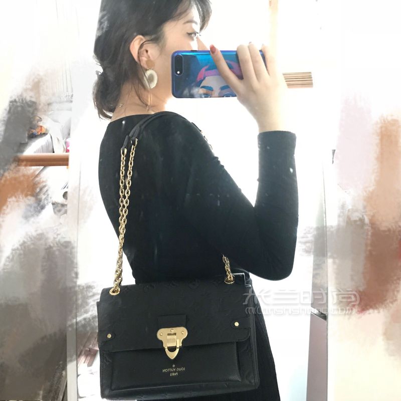 23歲擁有人生第一個(gè)lv包包以前一直覺得奢侈品是會上癮的加上之前讀書沒有工 (4)