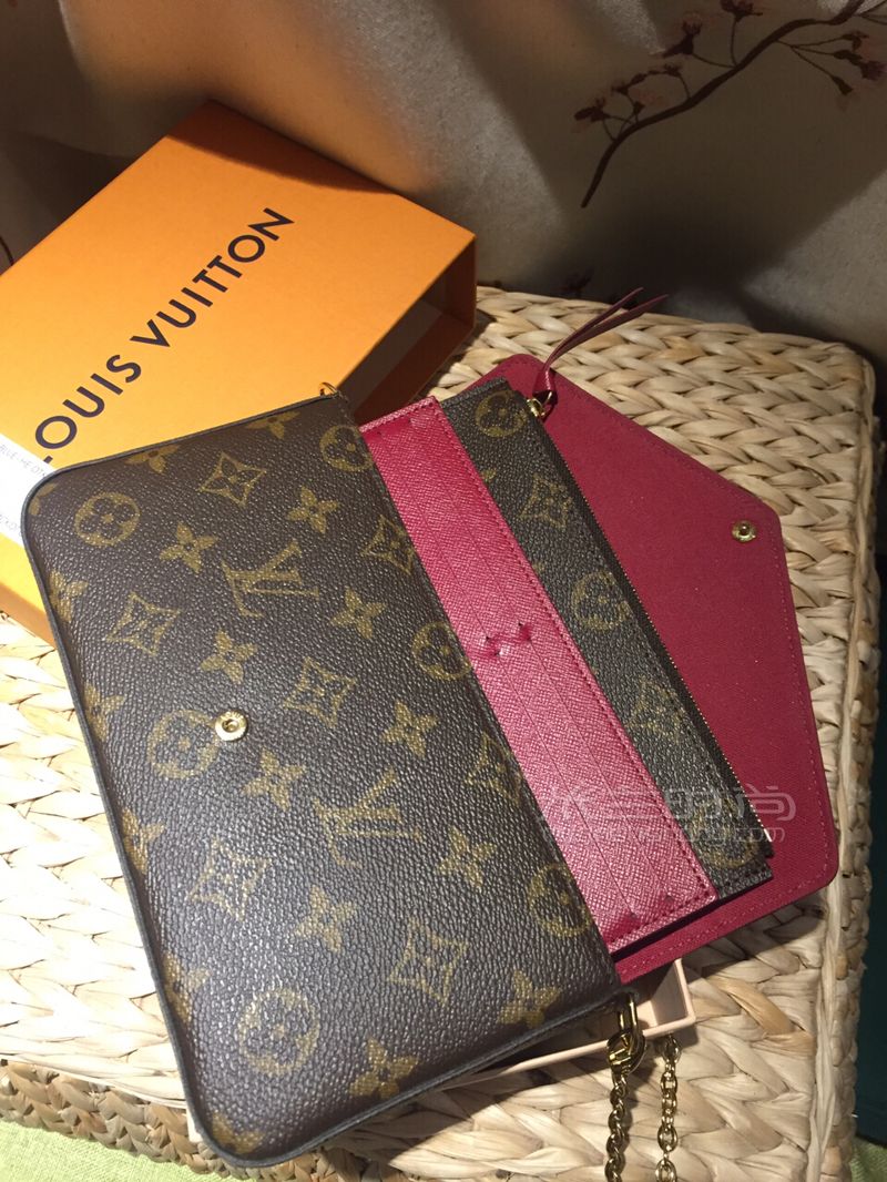 每個(gè)喜歡包包的女人應(yīng)該有一只LV包包，LV三合一包包圖文