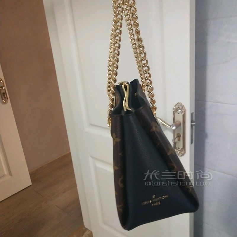 當(dāng)朋友已經(jīng)有五六個(gè)奢侈品包的時(shí)候終于忍不住跑到德基買(mǎi)了人生第一個(gè)奢侈品 (2)