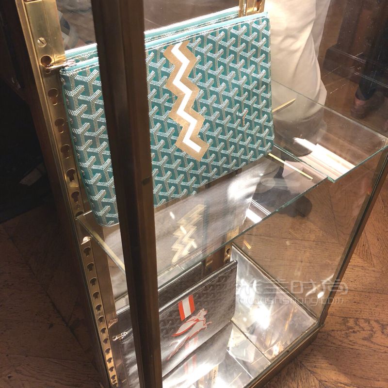 goyard在英國(guó)唯一一家店買(mǎi)的。我的奢侈品包包跟朋友看了好久 (4)