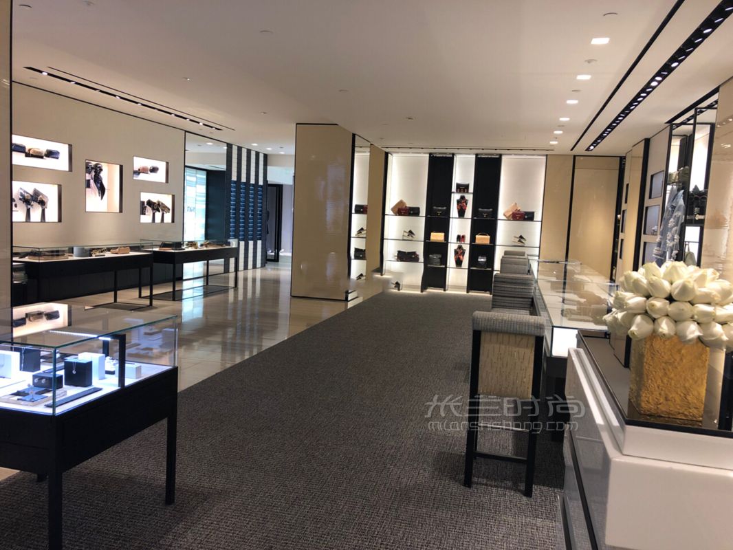 騎電動(dòng)車背的包包就是假的開著奔馳、寶馬、奧迪假的也會(huì)變真的？ (6)