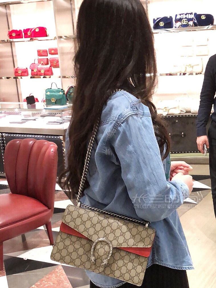 Gucci 酒神中號(hào) 因?yàn)榍耙魂嚫笫逯v過(guò)要買(mǎi)GUCCIX日本限定樋口裕子小錢(qián)包 (1)