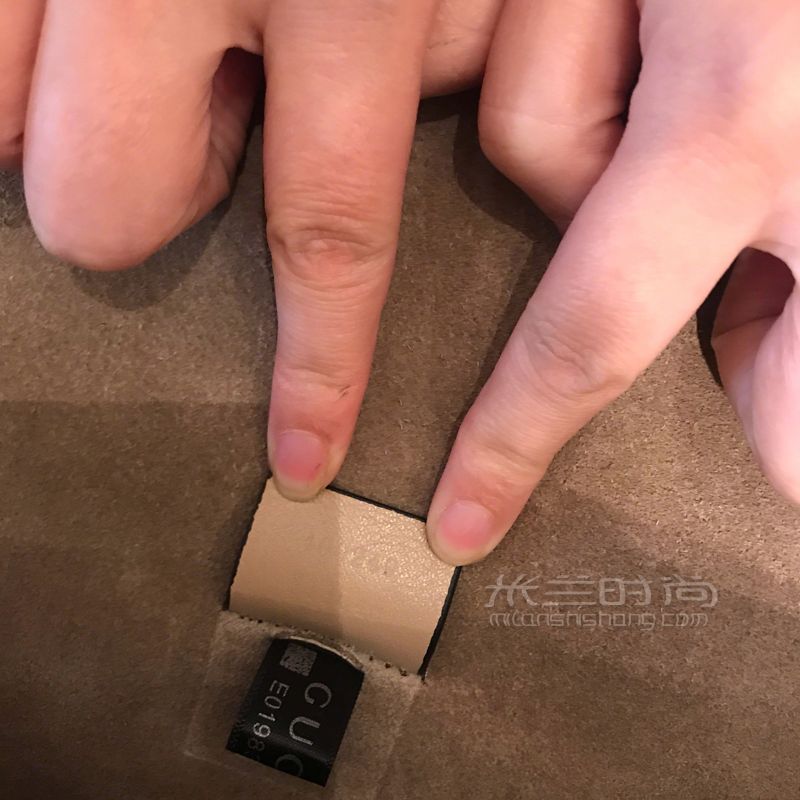 Gucci酒神的真?zhèn)伪鎰e！ 這個(gè)假包還算做的真 帶大家識(shí)別下。 (3)