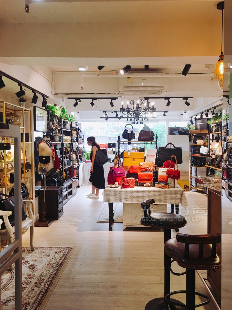 香港特色中古店必逛的特色店。想淘復(fù)古包包和衣物的強(qiáng)烈推薦它們～ (2)