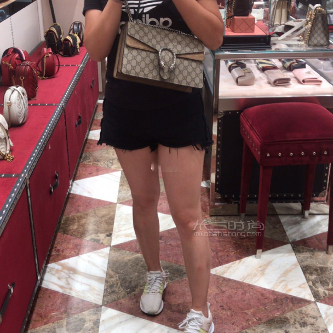 28_第一件奢侈品包包必須要記錄?。?！_單肩包_箱包 (6)
