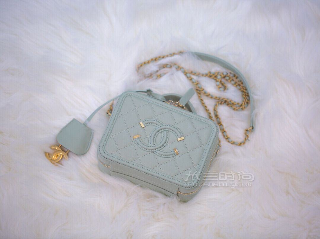 Chanel 香奈兒 薄荷綠牛皮帶鎖 復(fù)古 盒子包 適合夏天的包 (1)