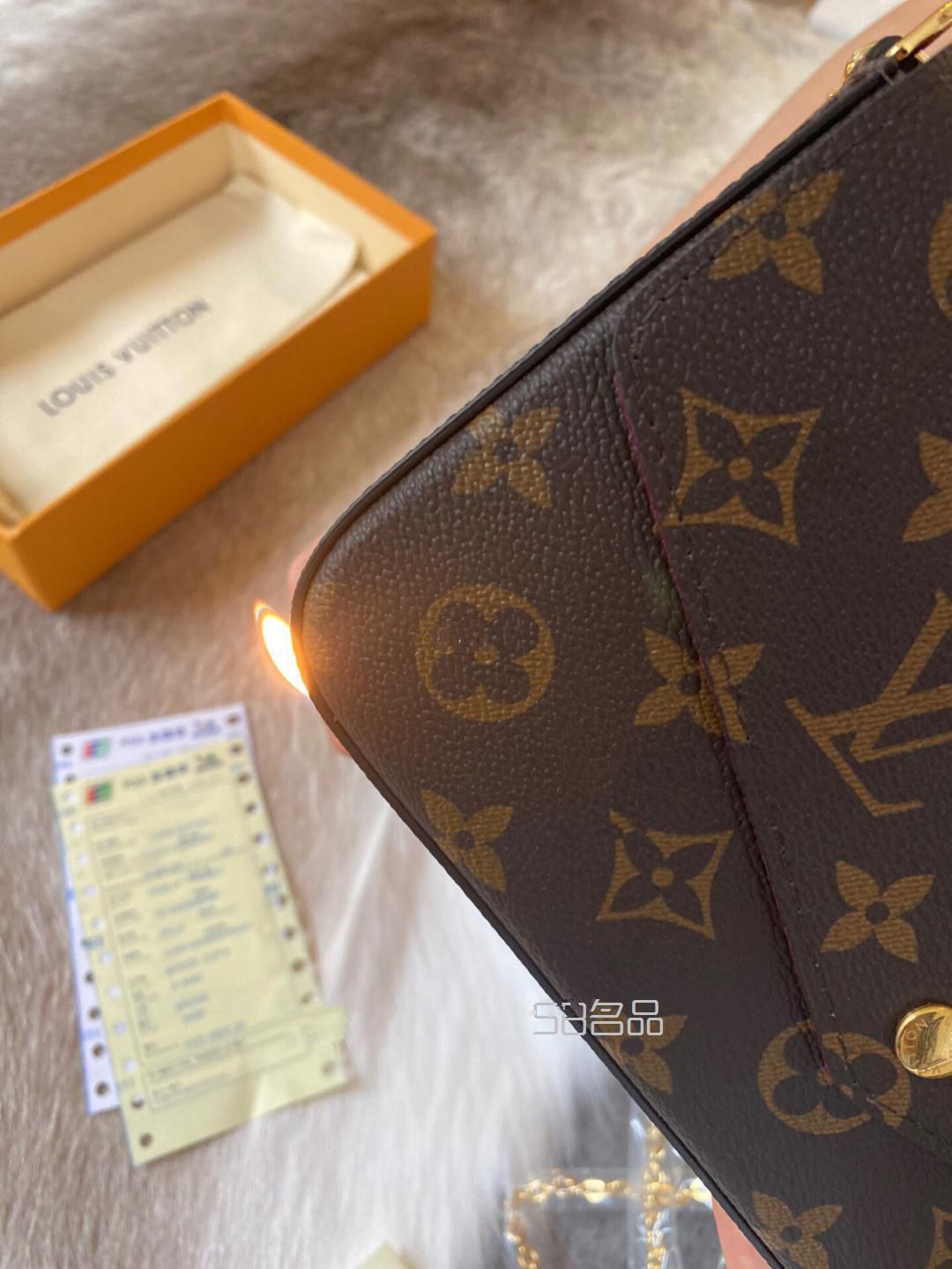 lv入門(mén)級(jí)別我選三合一信封包。,lv中款按扣錢(qián)包_7