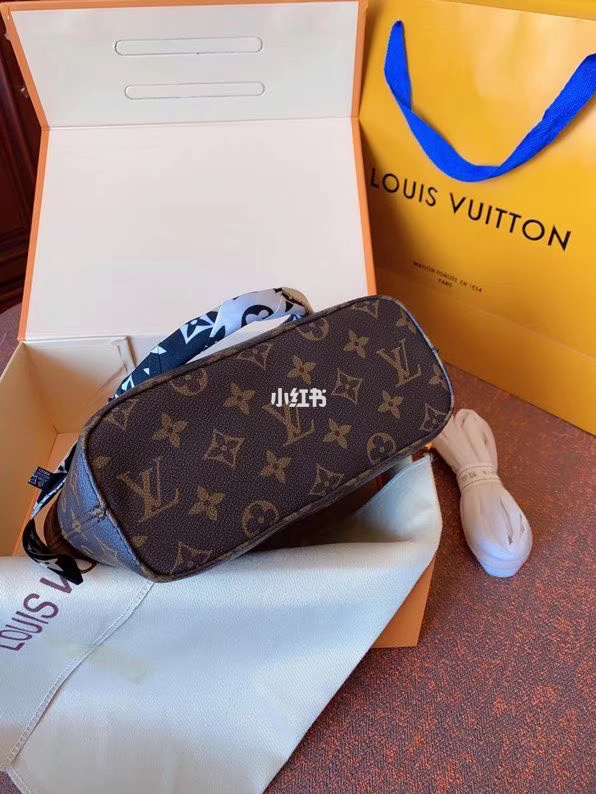 lv 微微安 包包,lv老花位置統(tǒng)一嗎_10
