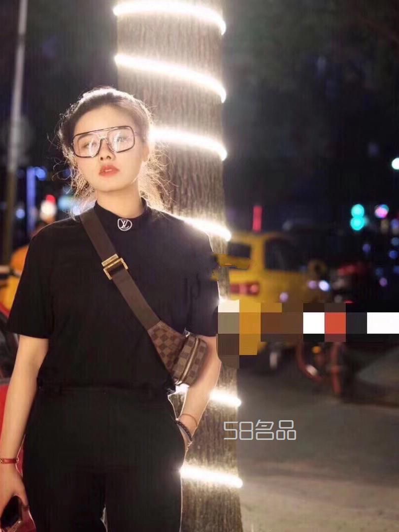 LV棋盤格胸包 男女通用 95新,lv包有幾個(gè)系列_7