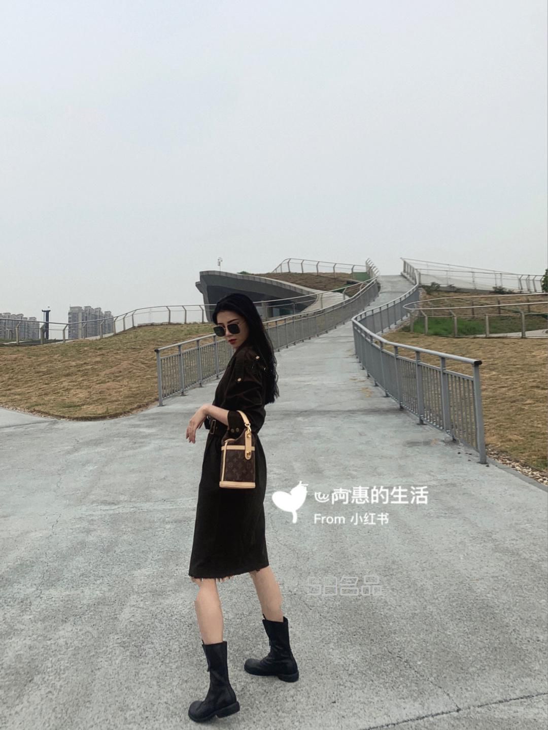 LV duffle老花限量薯?xiàng)l包,lv蒙田包街拍_1