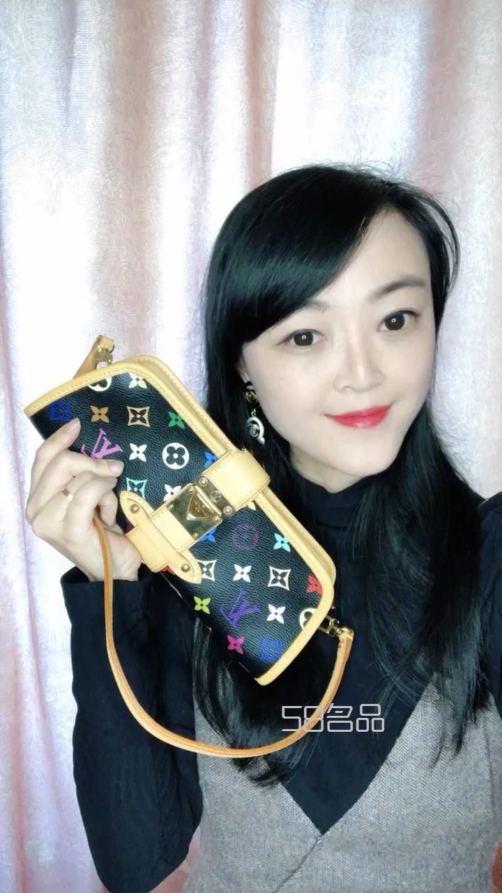 真香！最愛Lv黑三彩之腋下包,lv絲巾各種圖案_1