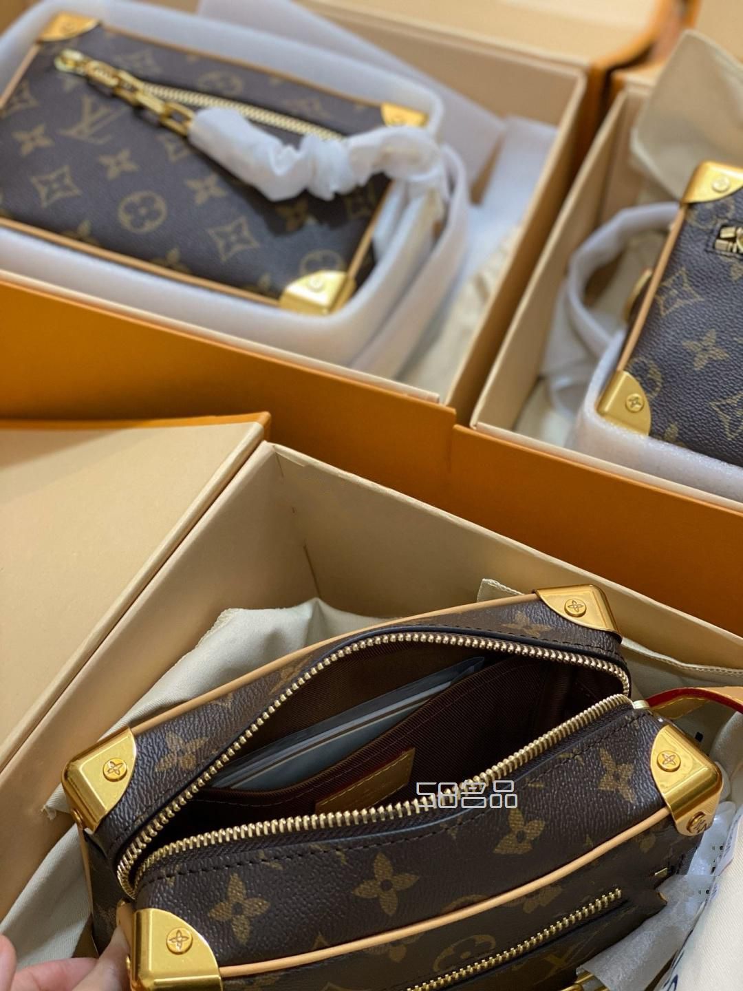 lv2020新款 mini soft trunk軟盒子包,lv v型項(xiàng)鏈多少錢_14