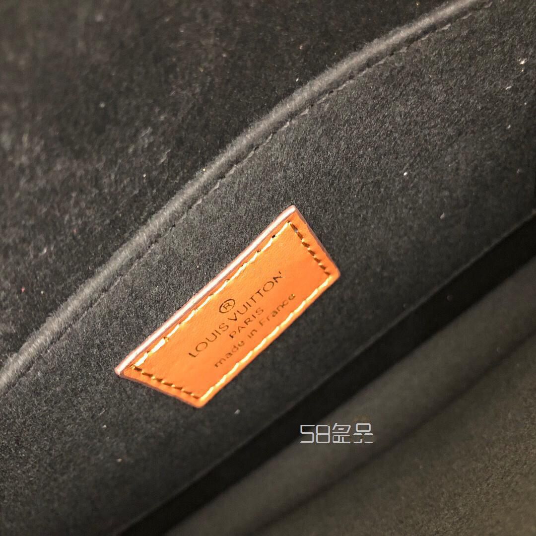 這款LV郵差包時(shí)尚百搭好好看,貝殼包 lv_9