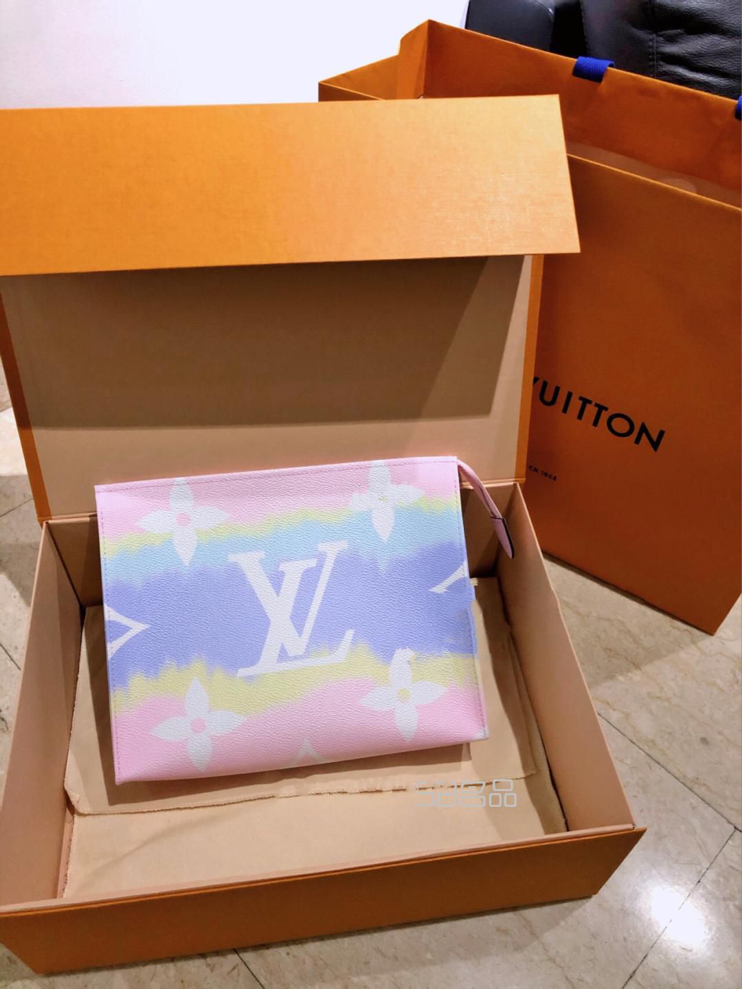 LV2020夏日限定扎染洗漱包,寶格麗lvcea價(jià)格_1