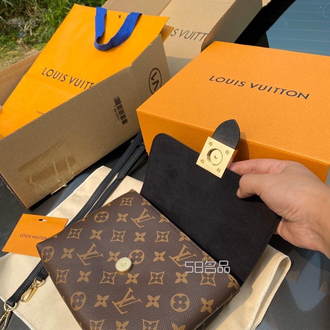 LV Luck BB鎖頭包越看越喜歡,lv老花枕頭包迷你_5