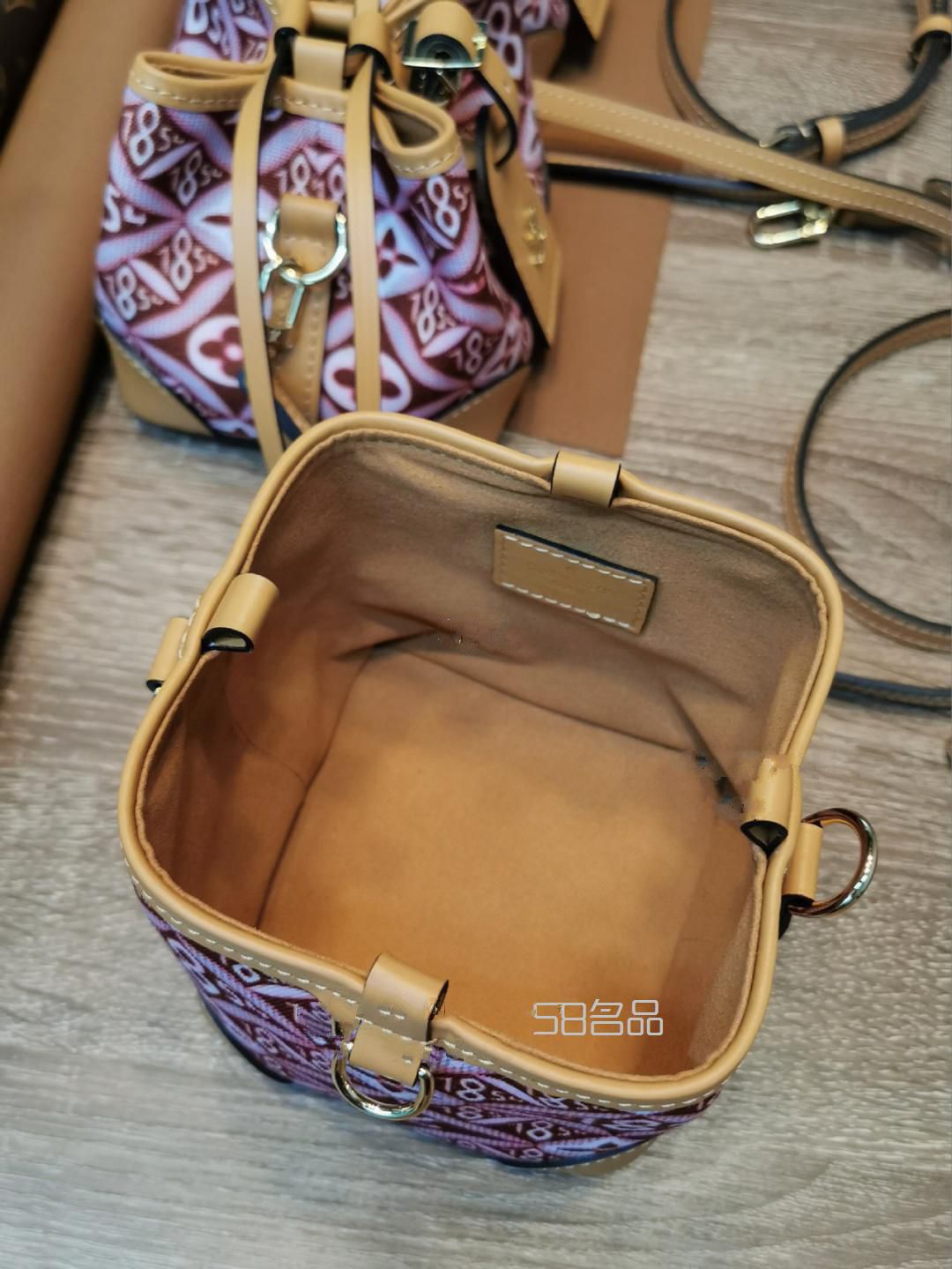 LV 路易威登 Louis Vuitton 2020新款走秀mini包,lv豆豆錢(qián)包國(guó)內(nèi)專(zhuān)柜價(jià)_3