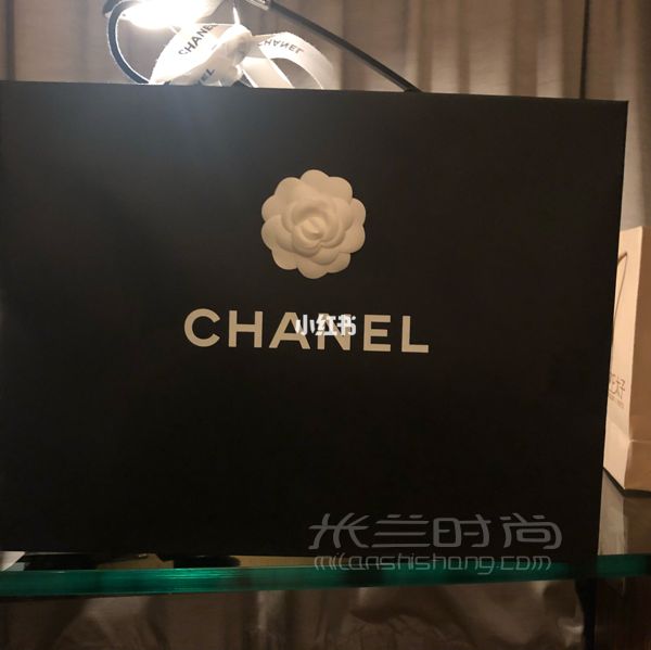 香奈兒早春款。 本來只打算去hk買婚包的結(jié)果上身試效果又無法自拔了_2