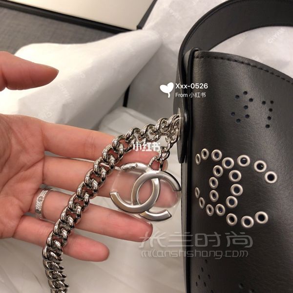 Chanel香奈兒水桶包 19春夏設(shè)計感爆棚 誠意滿滿的水桶包_3