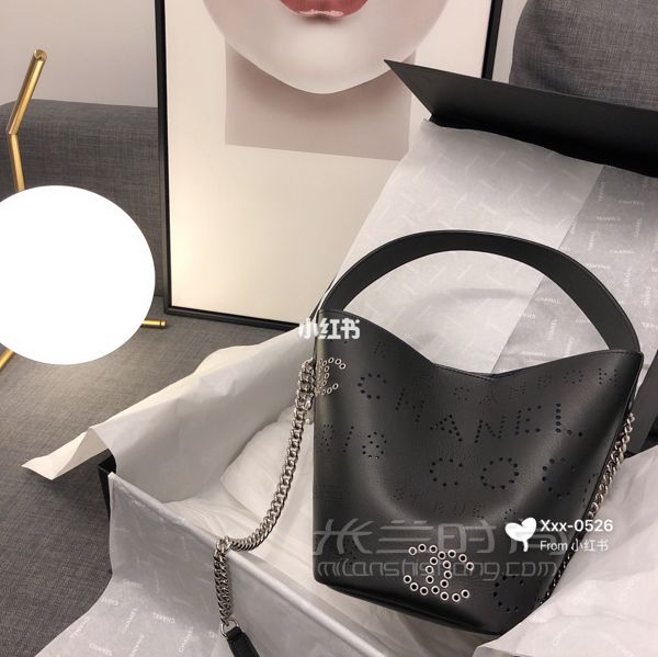 Chanel香奈兒水桶包 19春夏設(shè)計感爆棚 誠意滿滿的水桶包_2