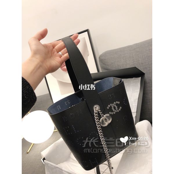 Chanel香奈兒水桶包 19春夏設(shè)計感爆棚 誠意滿滿的水桶包_8