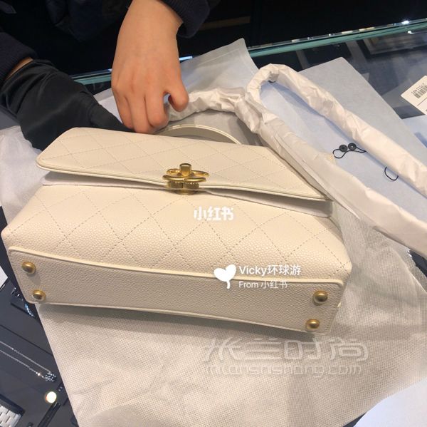 Chanel 香奈兒19年 新款 白色包包 類似coco handle 但是容量更大_3