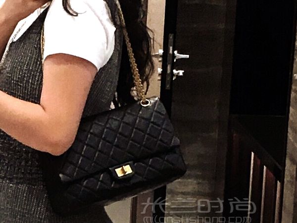 Chanel2.55中號上身圖實拍與使用體驗_7