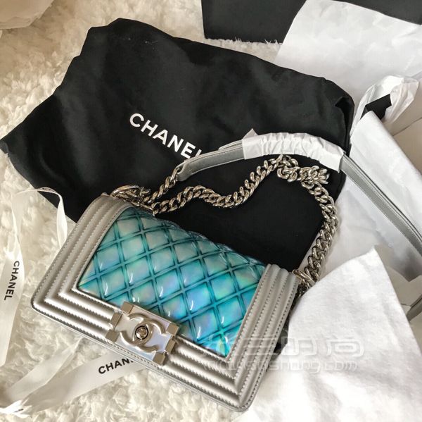 Chanel 香奈兒18年春夏pvc 鐳射果凍leboy口蓋包新款 上海恒隆直接掃貨_1