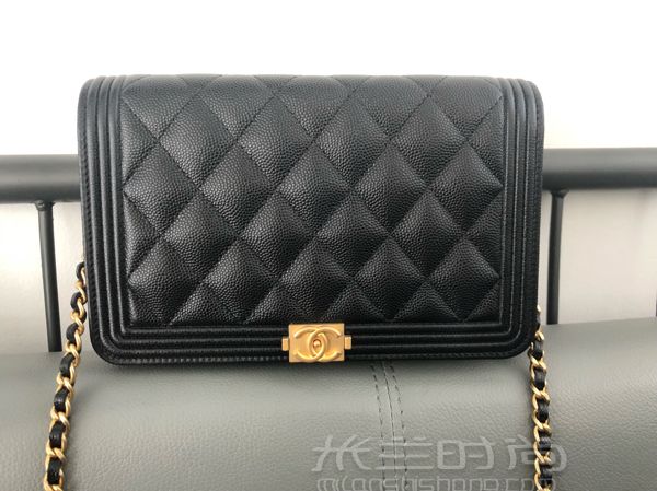 94妹子的第一個Chanel chanel woc真的是香奈兒包包里面的入門款了。_4