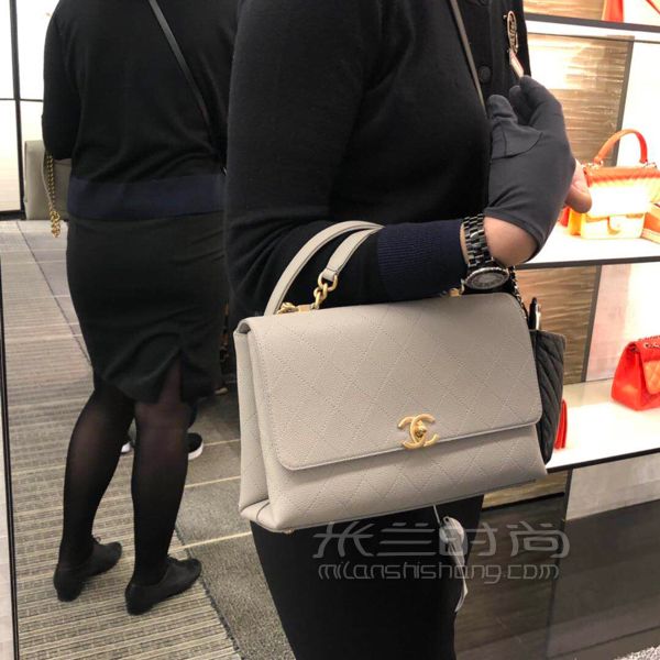 深夜剛喜提全亞洲第一只Chanel2019灰色大號口蓋包。原來看中Coco handle_7