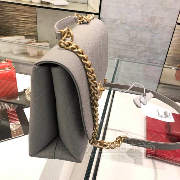 深夜剛喜提全亞洲第一只Chanel2019灰色大號口蓋包。原來看中Coco handle_2
