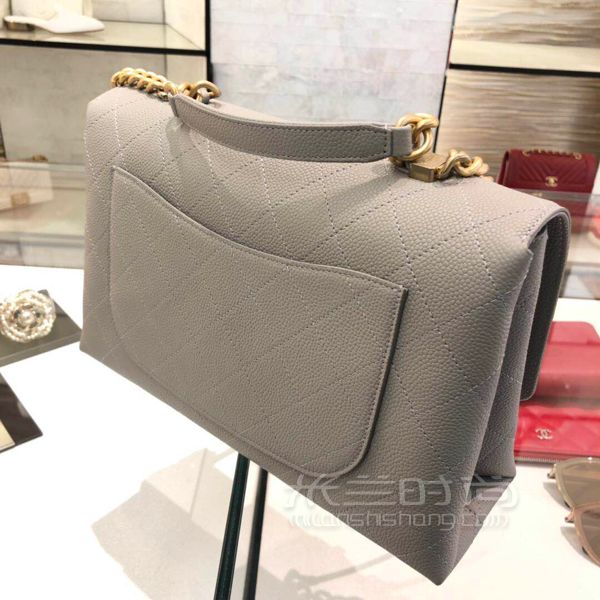深夜剛喜提全亞洲第一只Chanel2019灰色大號口蓋包。原來看中Coco handle_3