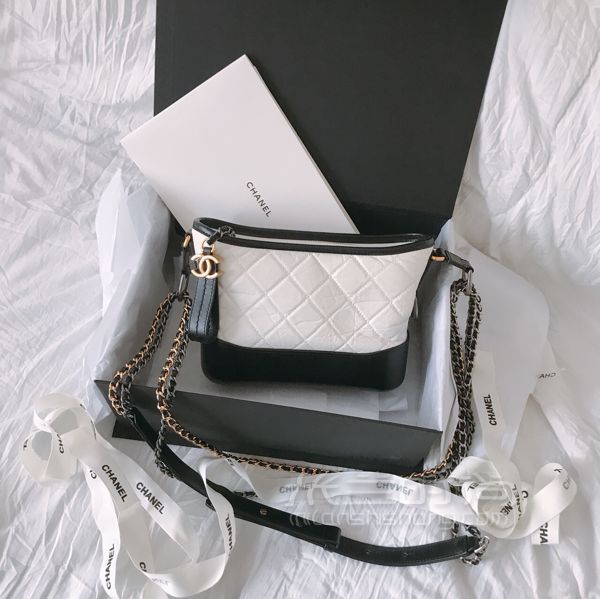 Chanel 香奈兒流浪包 尤其是喜歡黑白色的必看 這款香奈兒包包算最平價(jià)的香_2