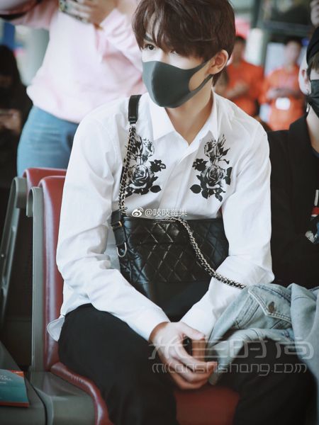 Chanel 香奈兒流浪包 尤其是喜歡黑白色的必看 這款香奈兒包包算最平價(jià)的香_6