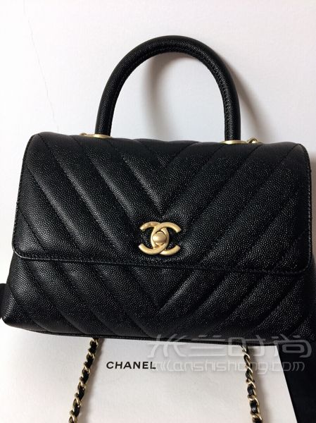 Chanel coco handle18年秋冬新款黑金小號 魚子醬牛皮v紋山字紋_4