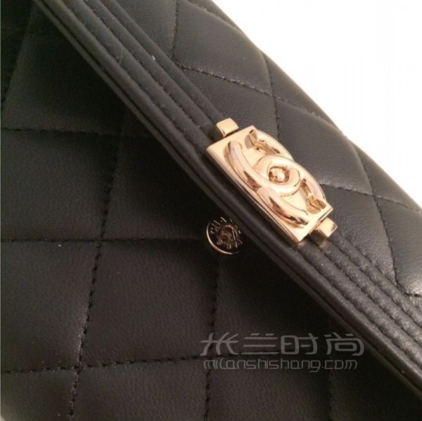 香奈兒新款的Leboy錢包 稅前1000美金整 買之前做了好多功課 新款的leboy錢_2
