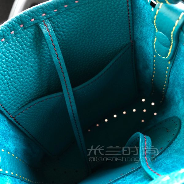 最近看膩了各大牌子的經(jīng)典款逛了英國(guó)一圈也沒(méi)找到特別心水的包包_5