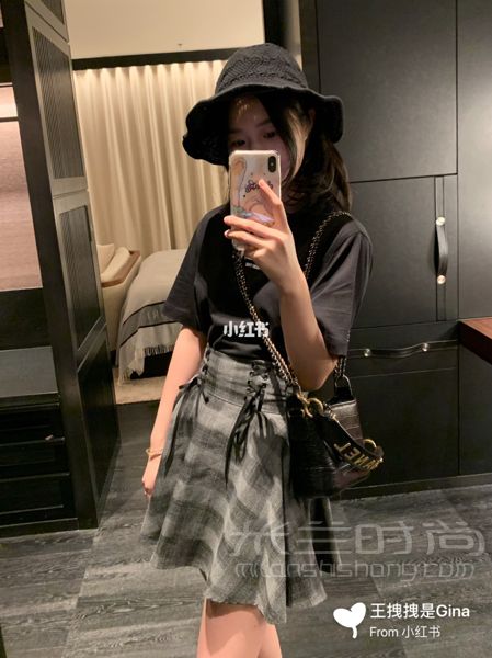 Gabrielle Chanel 鱷魚壓紋小號(hào)流浪包_1