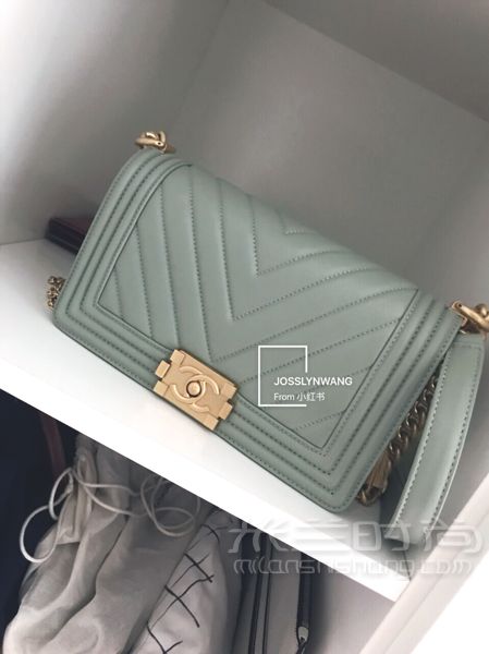 香奈兒Leboy 薄荷金扣綠 前段時(shí)間去新加坡玩的時(shí)候買的 本來(lái)沒(méi)計(jì)劃買包包的_2