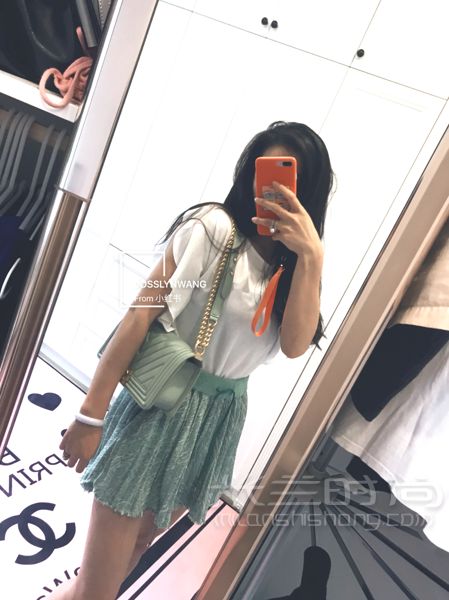 香奈兒Leboy 薄荷金扣綠 前段時(shí)間去新加坡玩的時(shí)候買的 本來(lái)沒(méi)計(jì)劃買包包的_5