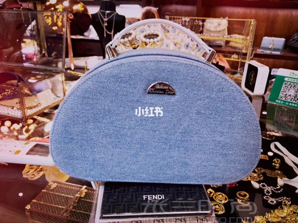 深圳  一家貓咪當?shù)觊L的中古店（超多Chanel_8