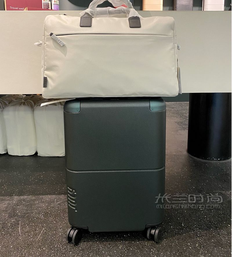 分享一個(gè)比大牌還好用的澳洲行李箱品牌_3