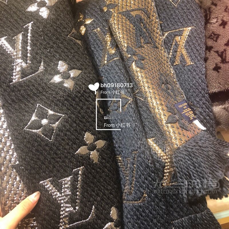 Lv今年秋冬新款圍巾 經(jīng)典款今年出了藍(lán)金色 我對金色有一種莫名的喜歡-愛馬_4