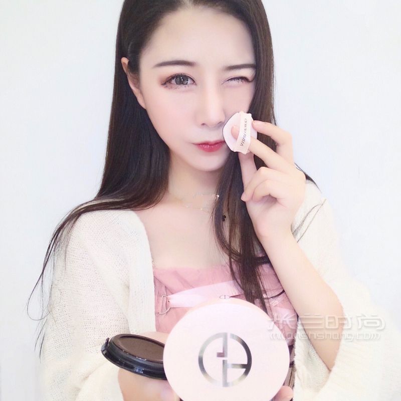 被閨蜜化妝包里的阿瑪尼粉氣墊所俘獲_1