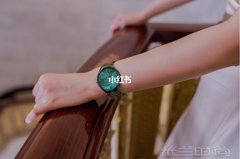 早秋氣質(zhì)穿搭 選對(duì)腕表增添高級(jí)時(shí)尚感_8
