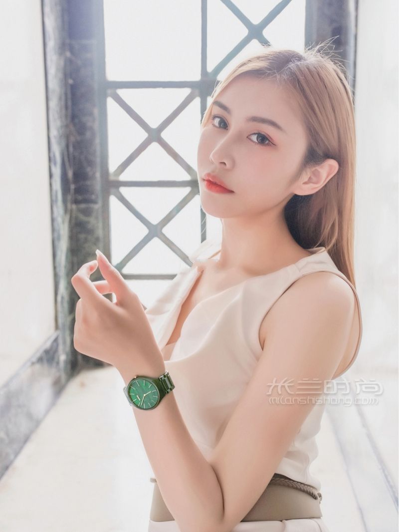 早秋氣質(zhì)穿搭 選對(duì)腕表增添高級(jí)時(shí)尚感_5