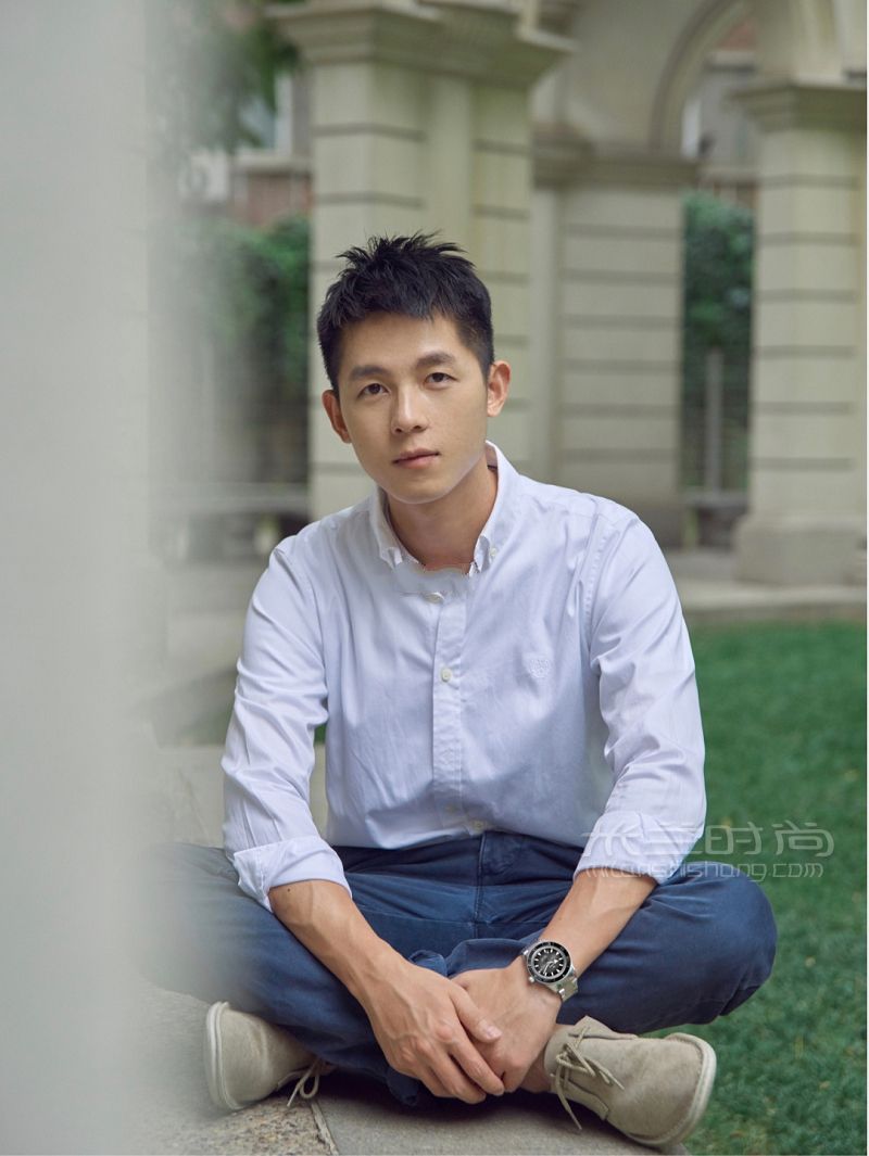 男生通勤Look 簡約穿搭氣質(zhì)擔(dān)當(dāng)交給手表_6