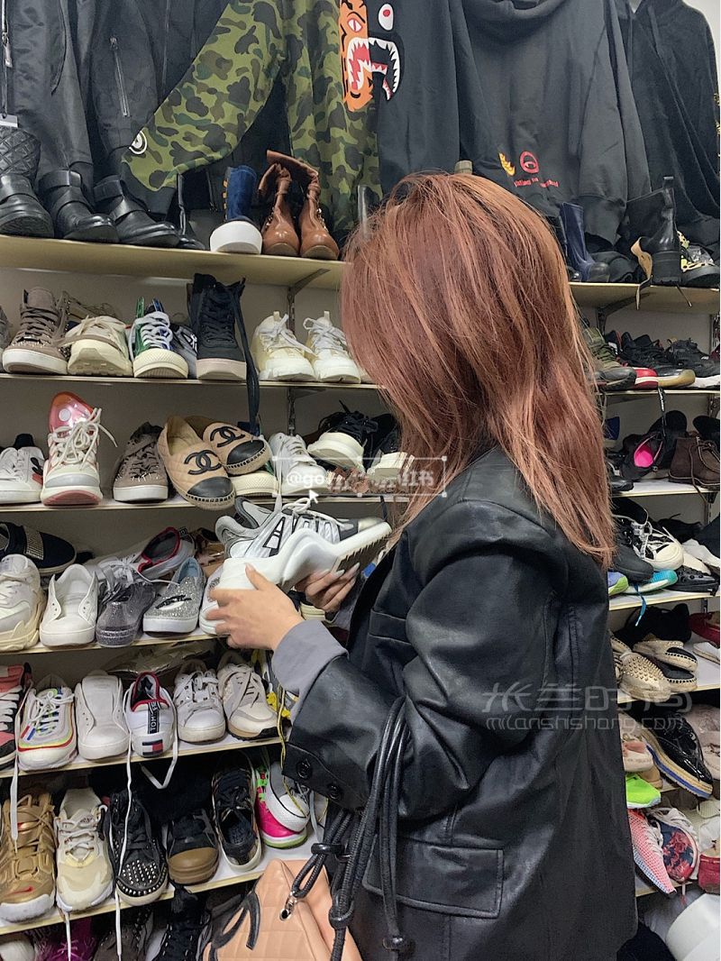 上海必逛靈石路古著市場！百元買香奈兒！_8